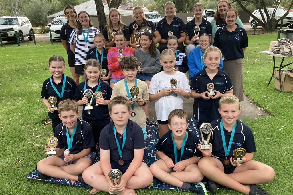 Back (Coach) Keshia Roche, Evelyn Doidge, Piper Knorpp, Eljah Keam, Lauren Jenkinson, Elsa Byron, (coach) Stacey Drage, (coach) Susan Knorpp. Mid back Makenzie Roche, Ivy Benton-Huebner, Harper Benton-Huebner, Mikaela Spicer, Mallory Doidge. Mid front Chloe Anderson, Laura Anderson, Edison Benton-Huebner, Layla Chivell, Heidi Anderson. Front Cooper Schulz, Charlie Gregson, Harry Lang, Lucas Moore.