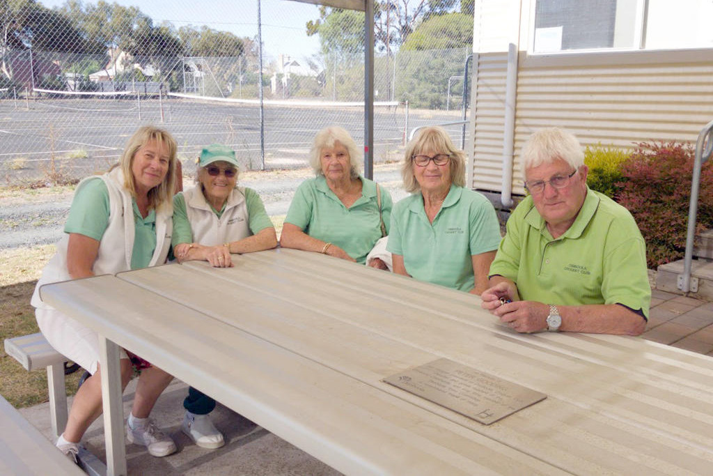 Leanne Combrink, Jan Post, Jean Bourke, Christine Hiscock and John Moar have a rest and discuss the games just played.