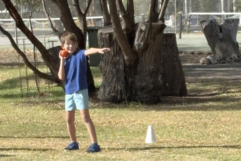 Ozayus prepares to put the shot.