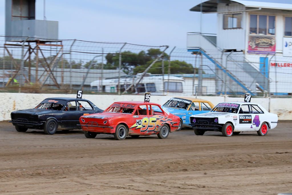 Racing returns to the Blue Ribbon Raceway this weekend.