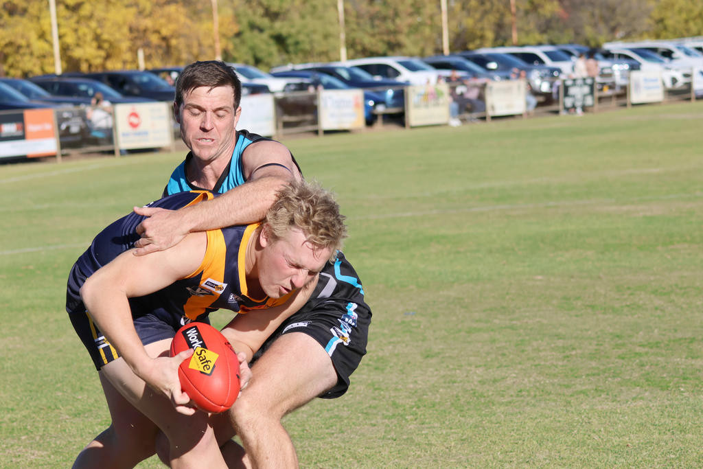 Angus McSweyn tackles Drew Schneider.