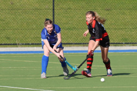 Kaniva’s Imogen Williams gets off a shot as Horsham Jets’ Annabelle Heal attempts to spoil.