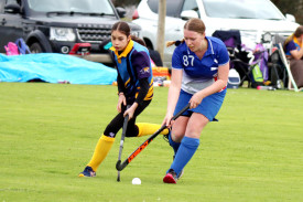 Kaniva’s Haley Pearse tussles with Nhill Thunderbirds’ Amelia Albrecht.