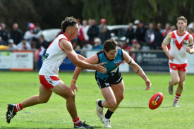 Ararat’s Jim Jennings and Southern Mallee Thunder’s Reece Groves compete for the loose ball.
