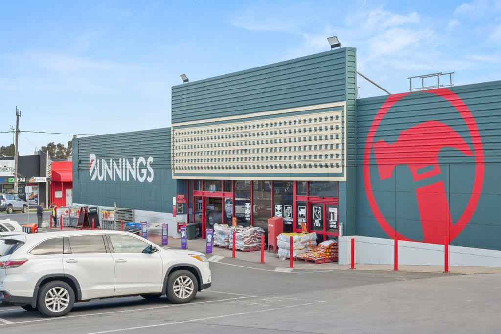 The Bunnings Horsham building was sold to a Western Australia investor for $11.4 million.