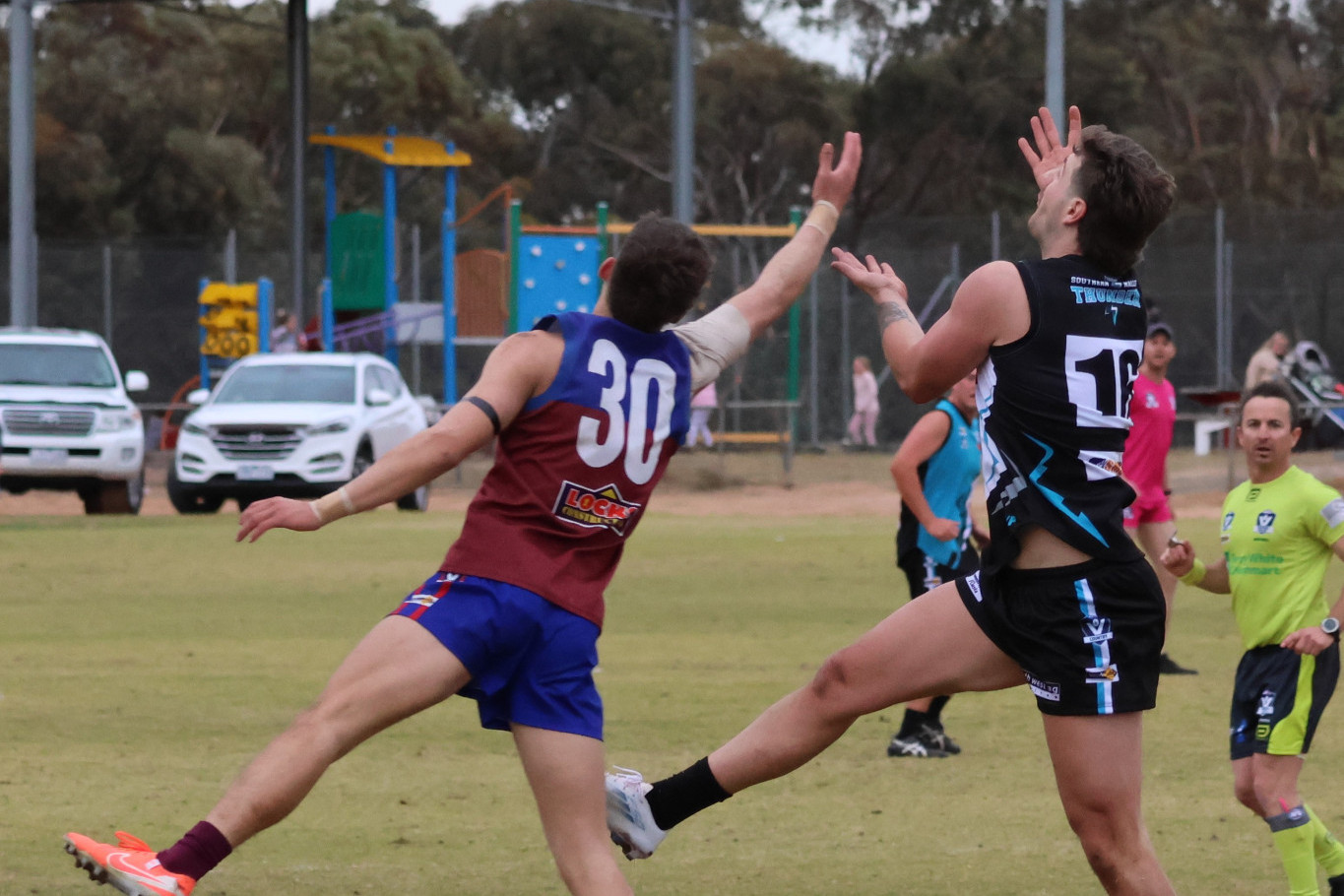 Reid Polack flies for Mark over Samuel Janetz.