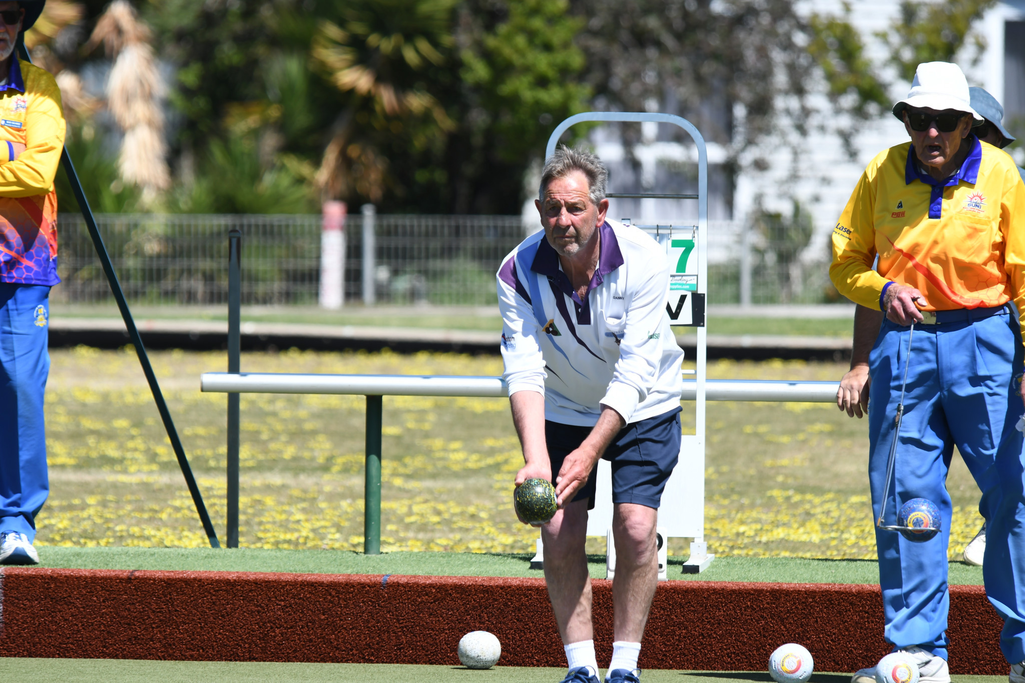 Horsham Golf's Danny Schmidt prepares to bowl in his team's division one contest against Sunnyside on Saturday.