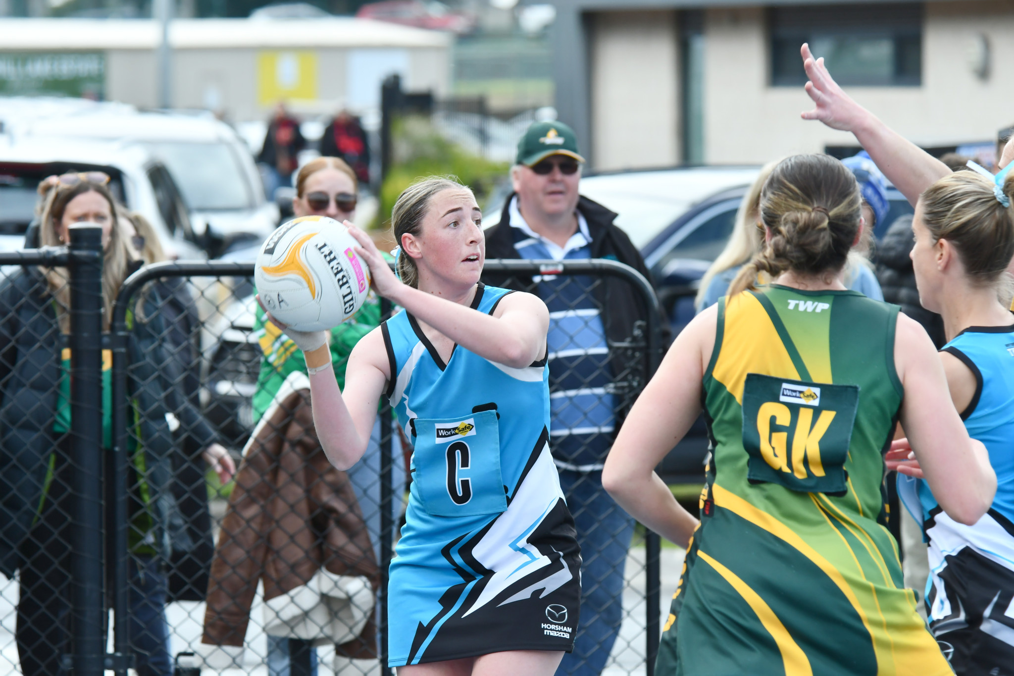 Southern Mallee Thunder's Rylee Cocks assesses her passing options. Photo: MAZKENZIE BOOK