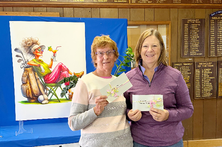 Winner Marlene Naylor (right) and runner-up Kerry Oulton.